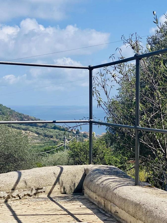 Casa Olivia Lacrema Finale Ligure Luaran gambar
