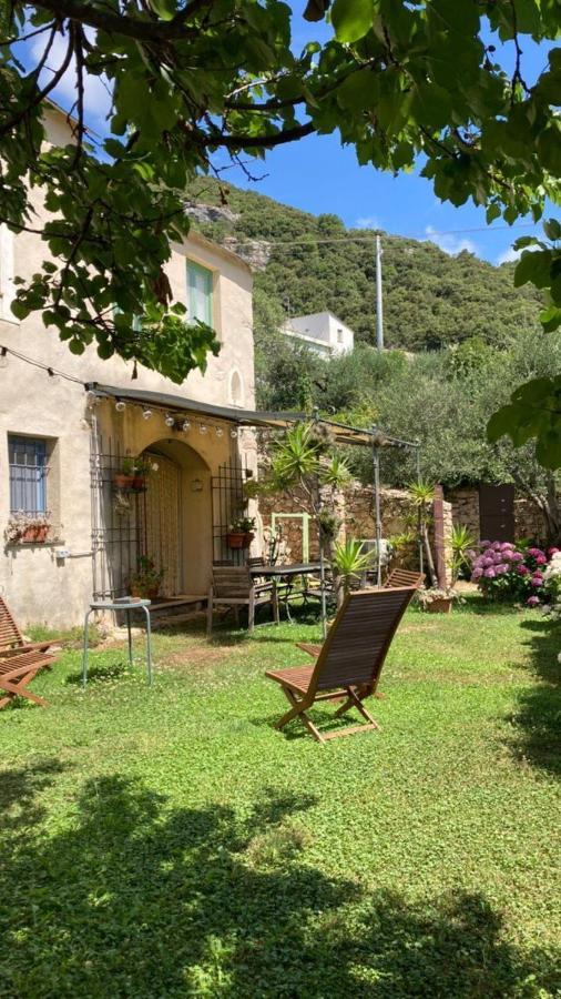 Casa Olivia Lacrema Finale Ligure Luaran gambar